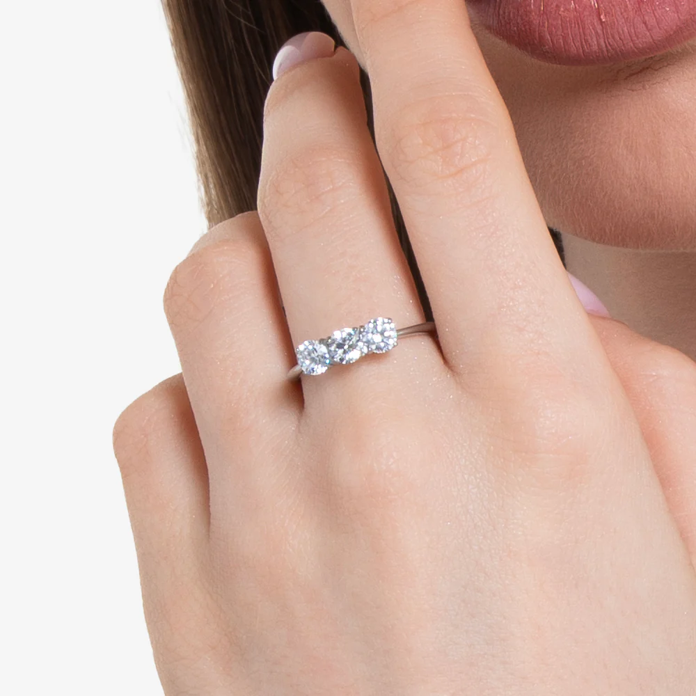 ANILLO DE ACERO PARA MUJER CON CRISTALES BLANCOS - Imagen 2