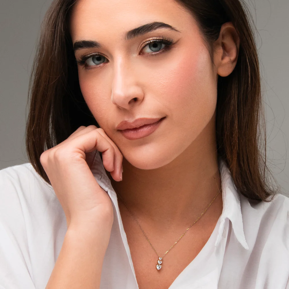 CADENA DE ACERO DORADO IP PARA MUJER CON CORAZONES Y CIRCONITAS BLANCAS - Imagen 3